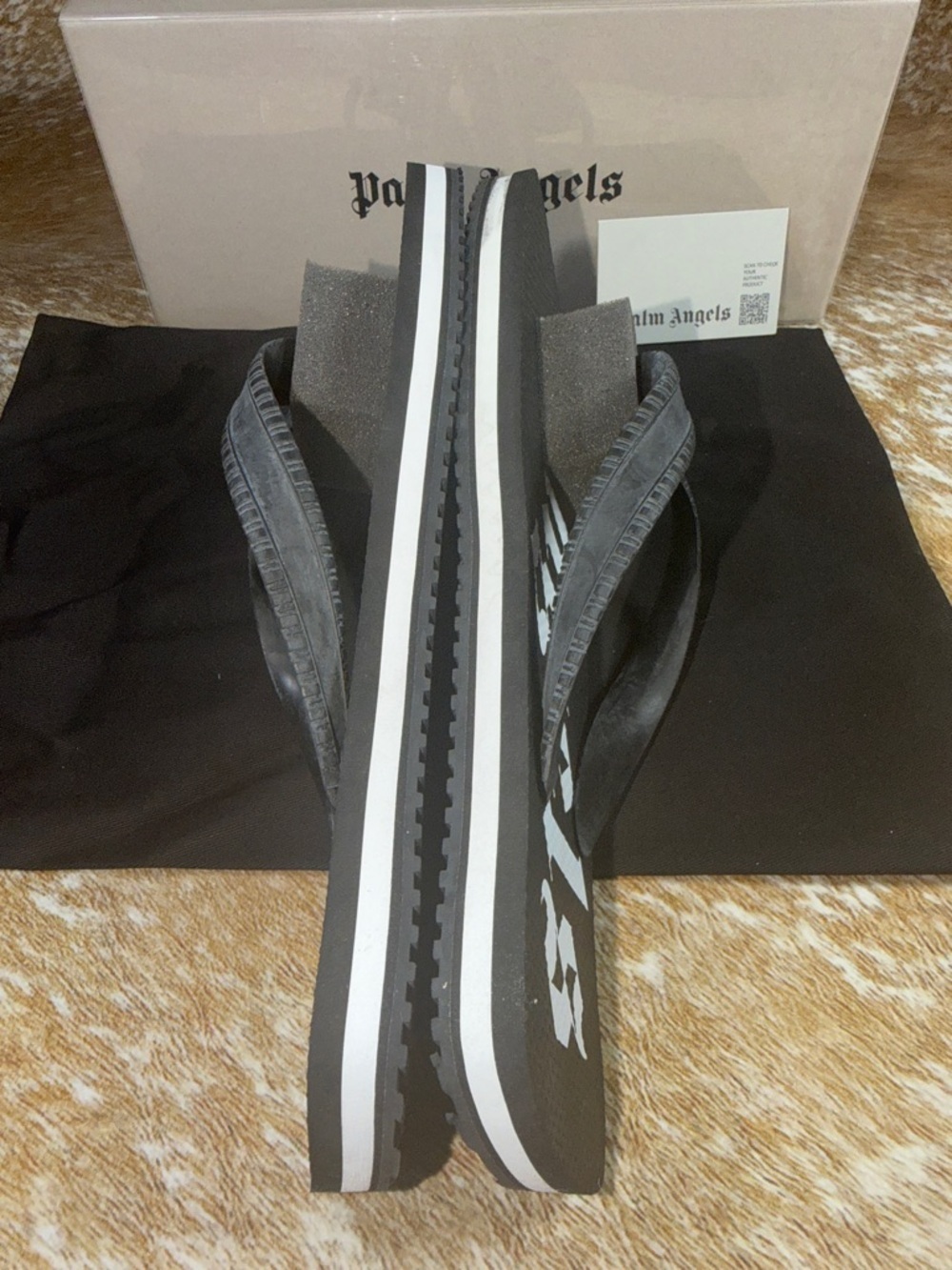 NIB Authentic Men’s Palm Angels Black Logo Flip Flops Sz 40 / US Men’s sz 8 - Picture 9 of 10